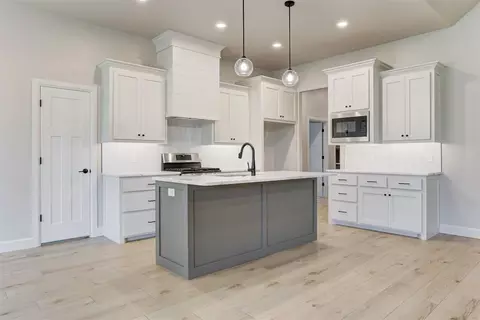 Kitchen - 3003 Pescara Dr, Norman, OK 73071 photo 2 of 7