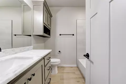 Bath - 3003 Pescara Dr, Norman, OK 73071 photo 6 of 7
