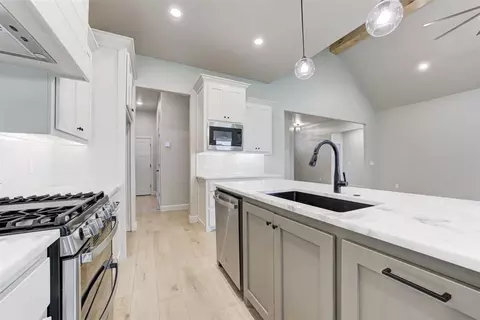 Kitchen - 3003 Pescara Dr, Norman, OK 73071 photo 4 of 7