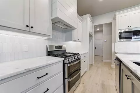 Kitchen - 3003 Pescara Dr, Norman, OK 73071 photo 3 of 7