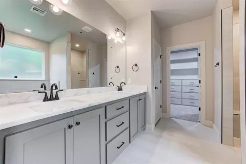 Bath - 3003 Pescara Dr, Norman, OK 73071 photo 1 of 7