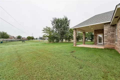 Exterior - 3003 Pescara Dr, Norman, OK 73071 photo 4 of 5