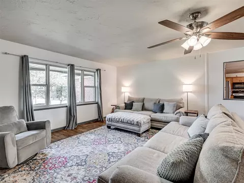 Living - 406 S Pine St, Crescent, OK 73028 photo 1 of 6