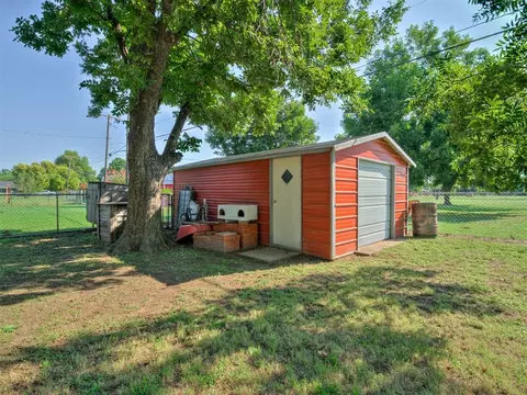 Other - 406 S Pine St, Crescent, OK 73028 photo 8 of 8