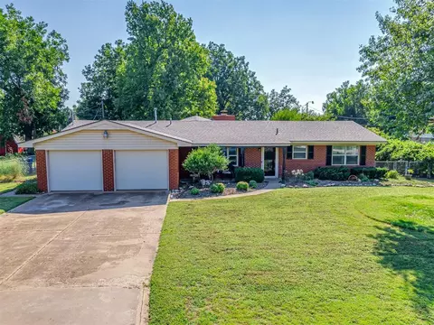 Exterior - 406 S Pine St, Crescent, OK 73028 photo 8 of 10