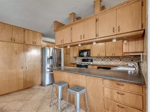 Kitchen - 406 S Pine St, Crescent, OK 73028 photo 1 of 5
