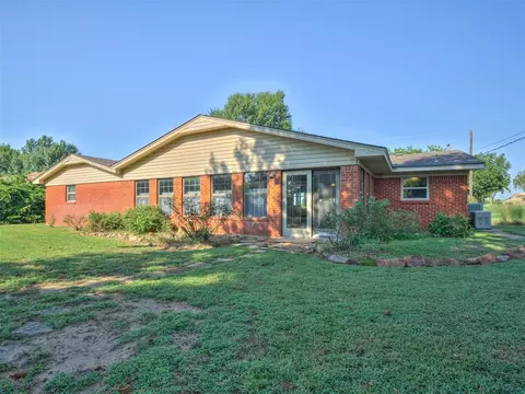 Other - 406 S Pine St, Crescent, OK 73028 photo 7 of 8