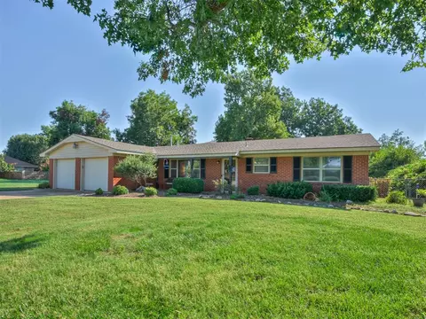 406 S Pine St, Crescent, OK 73028