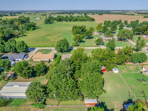 View/Area - 406 S Pine St, Crescent, OK 73028 photo 2 of 5