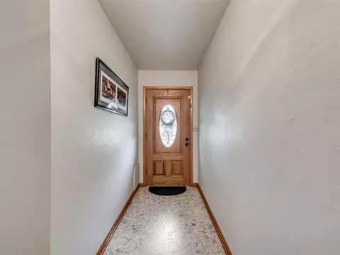 Entry Way - 406 S Pine St, Crescent, OK 73028 photo 1 of 1
