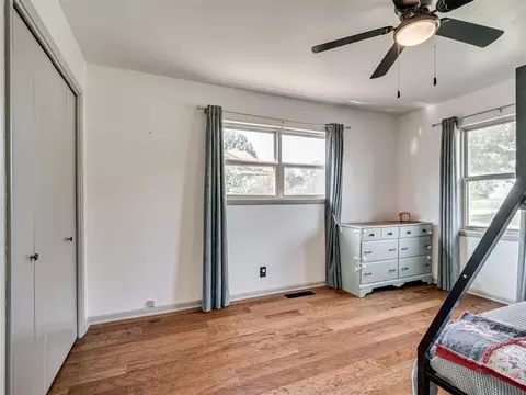 Bedroom - 406 S Pine St, Crescent, OK 73028 photo 6 of 8