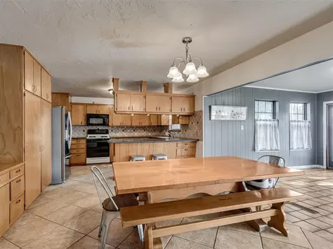 Dining - 406 S Pine St, Crescent, OK 73028 photo 1 of 2