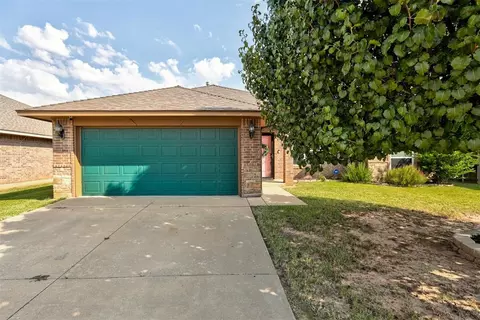 513 Apple Tree Ln, Moore, OK 73160