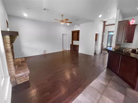 Living - 8 Summit Rd, Guthrie, OK 73044 photo 3 of 4