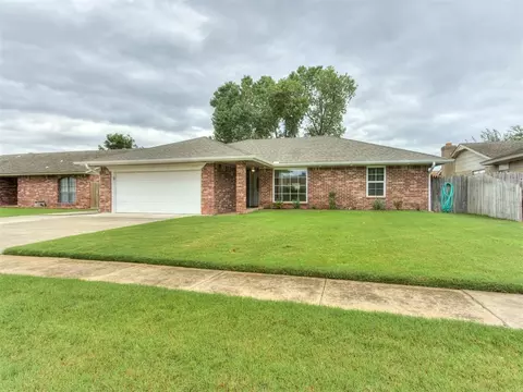 1113 NW 7th Pl, Moore, OK 73170