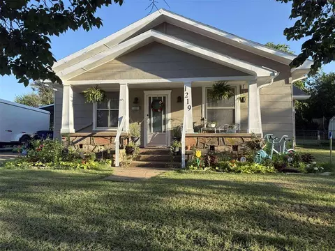 1219 E Oklahoma Ave, Guthrie, OK 73044