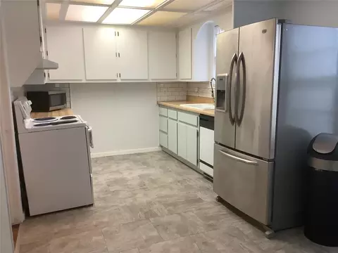 Kitchen - 1219 E Oklahoma Ave, Guthrie, OK 73044 photo 1 of 1
