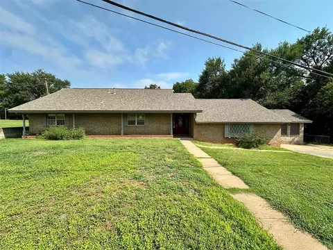 201 W 11th St, Cordell, OK 73632