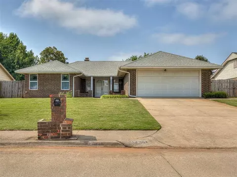 704 Park Dr, Yukon, OK 73099