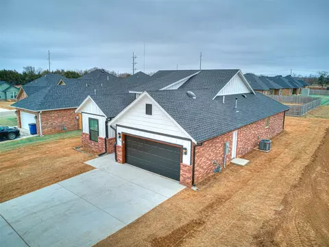509 Blue Bird Ln, Shawnee, OK 74804
