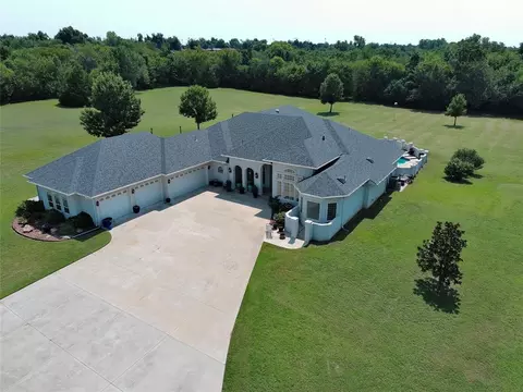 2203 W Georgia Ave, Chickasha, OK 73018