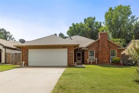 1812 Foxfire Rd, Edmond, OK 73003