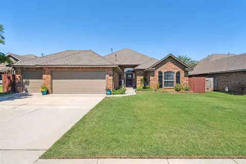 613 Sally Ct, Moore, OK 73160