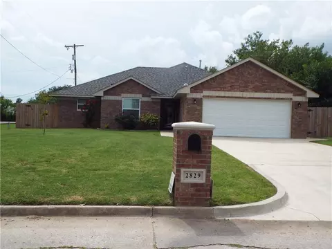 2829 Larkspur Rd, Moore, OK 73160