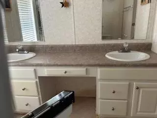 Bath - 3950 E Camp Dr, Guthrie, OK 73044 photo 1 of 4