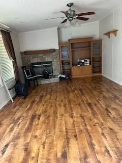 Living - 3950 E Camp Dr, Guthrie, OK 73044 photo 3 of 3