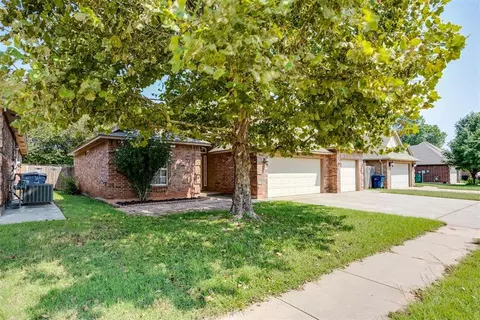 11901 SW 17th St, Yukon, OK 73099