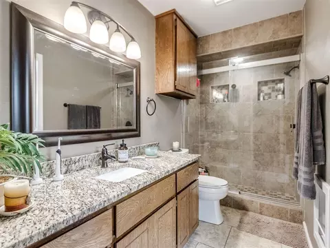 Bath - 804 Ash Ct, Norman, OK 73072 photo 1 of 7