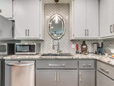 Kitchen - 804 Ash Ct, Norman, OK 73072 photo 2 of 4