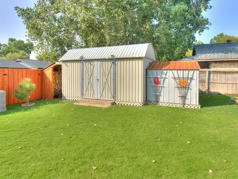 Exterior - 804 Ash Ct, Norman, OK 73072 photo 10 of 14