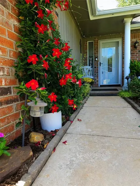 Exterior - 804 Ash Ct, Norman, OK 73072 photo 2 of 14