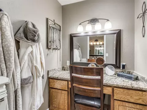 Bath - 804 Ash Ct, Norman, OK 73072 photo 4 of 7