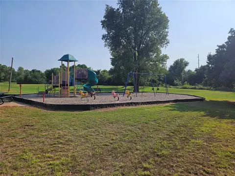 Exterior - 804 Ash Ct, Norman, OK 73072 photo 14 of 14