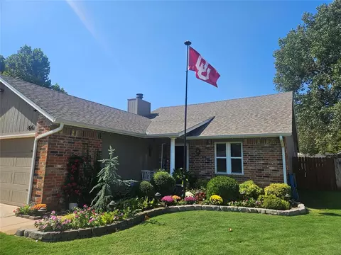 Exterior - 804 Ash Ct, Norman, OK 73072 photo 3 of 14