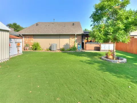 Exterior - 804 Ash Ct, Norman, OK 73072 photo 12 of 14