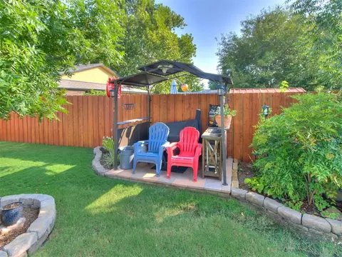 Exterior - 804 Ash Ct, Norman, OK 73072 photo 11 of 14