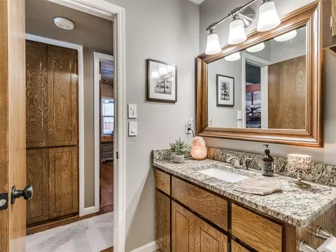 Bath - 804 Ash Ct, Norman, OK 73072 photo 7 of 7