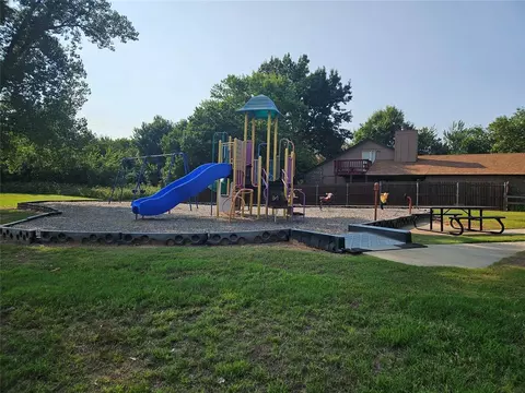 Exterior - 804 Ash Ct, Norman, OK 73072 photo 13 of 14
