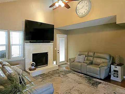Living - 804 Ash Ct, Norman, OK 73072 photo 1 of 2