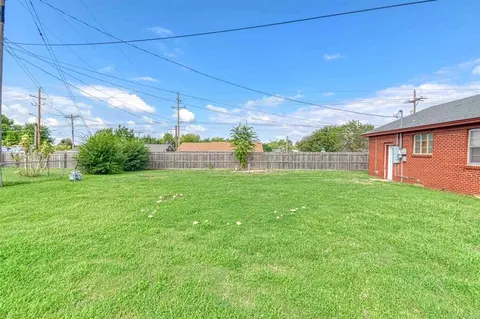 Exterior - 19 Circle Dr, Chickasha, OK 73018 photo 4 of 6