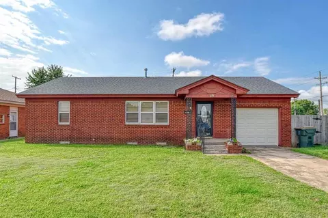 19 Circle Dr, Chickasha, OK 73018