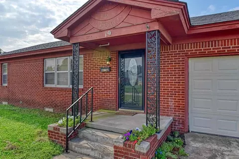 Exterior - 19 Circle Dr, Chickasha, OK 73018 photo 2 of 6