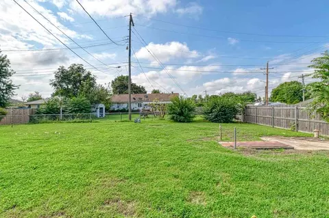 Exterior - 19 Circle Dr, Chickasha, OK 73018 photo 3 of 6