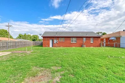 Exterior - 19 Circle Dr, Chickasha, OK 73018 photo 5 of 6