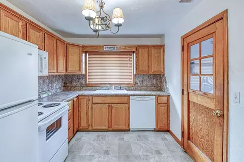 Kitchen - 19 Circle Dr, Chickasha, OK 73018 photo 1 of 2
