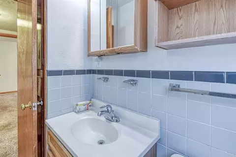 Bath - 19 Circle Dr, Chickasha, OK 73018 photo 1 of 2
